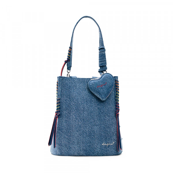 mochila-pequena-de-jeans-com-um-coracao