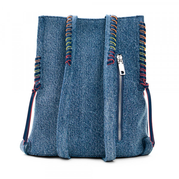 petit-sac-a-dos-en-denim-avec-un-coeur