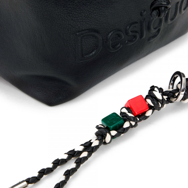 mittelgrosser-geflochtener-rucksack