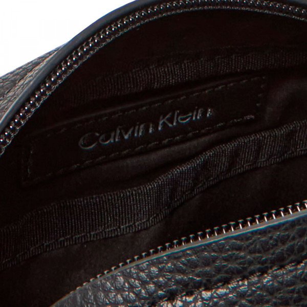 must-reporter-shoulder-bag