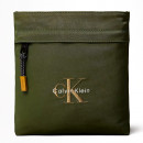 bolsa-plana-de-nailon-con-logo-monograma