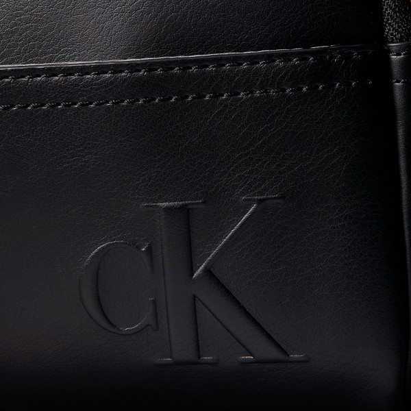 sac-bandouliere-avec-logo-monogramme-grave