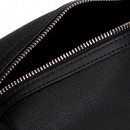 necessaire-moderna-com-logotipo-metalico