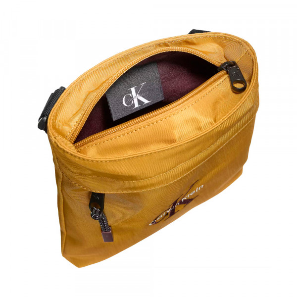 bolsa-de-ombro-plana-em-nylon-com-logotipo-monogramado