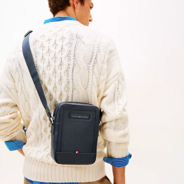 reporter-shoulder-bag-with-logo