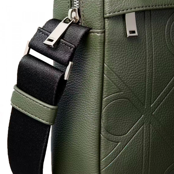 sac-a-bandouliere-de-reporter-emblematique