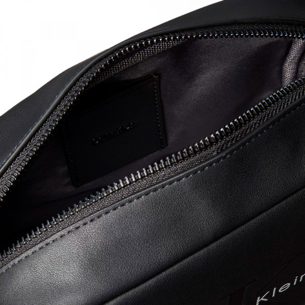 toiletry-bag-with-engraved-logo