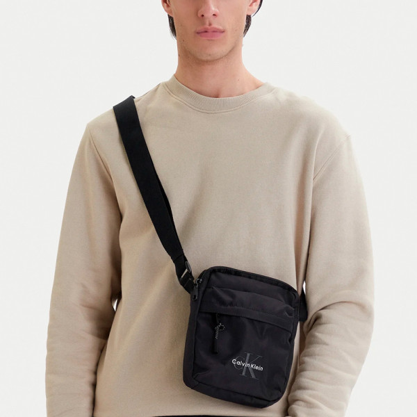 bold-reporter-crossbody-bag