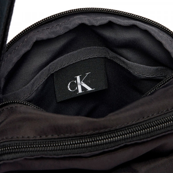 bold-reporter-crossbody-bag