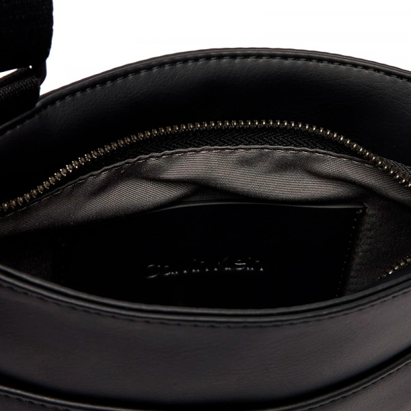 bold-flatpack-shoulder-bag