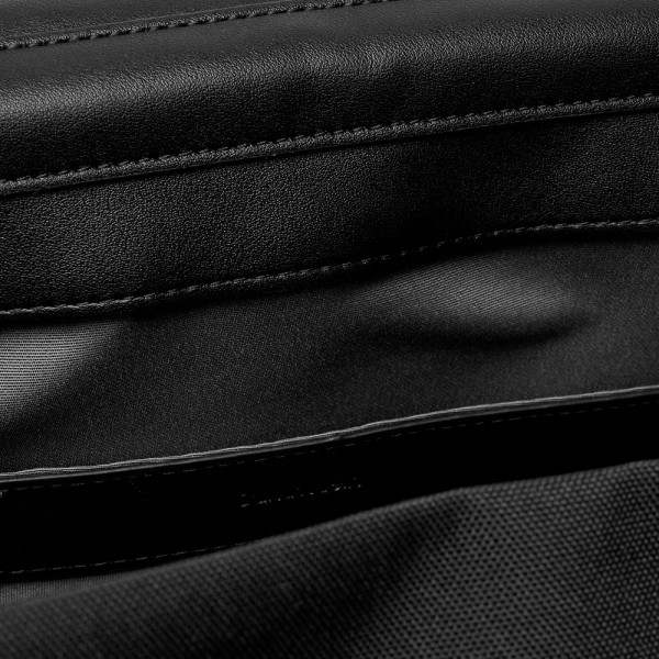 rucksack-mit-kontrastklappe