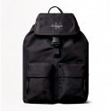 NYLON-RUCKSACK MIT KLAPPE UND MONOGRAMM-LOGO