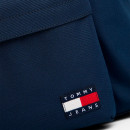 mochila-essential-logo