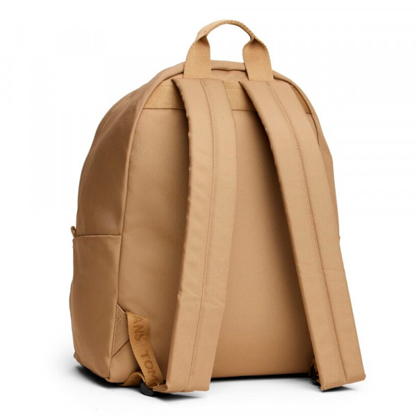 mochila-essential-con-logo