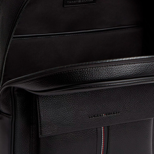 sac-a-dos-texture-avec-poche-a-rabat