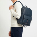 strukturierter-rucksack-mit-klappentasche