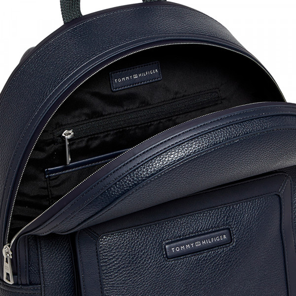 mochila-con-diseno-moderno-central