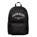 mochila-com-rodinhas-e-estampa-grafica-com-logotipo