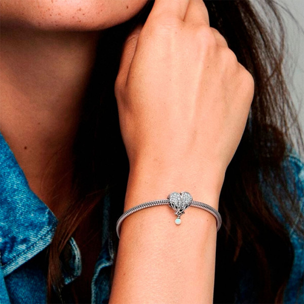 amuleto-de-asas-de-anjo-e-coracao-brilhante-792980c01