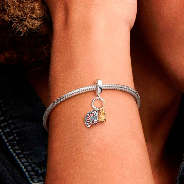 ciondolo-con-chitarra-spagnola-scarpa-flamenco-e-ventaglio-760765c01