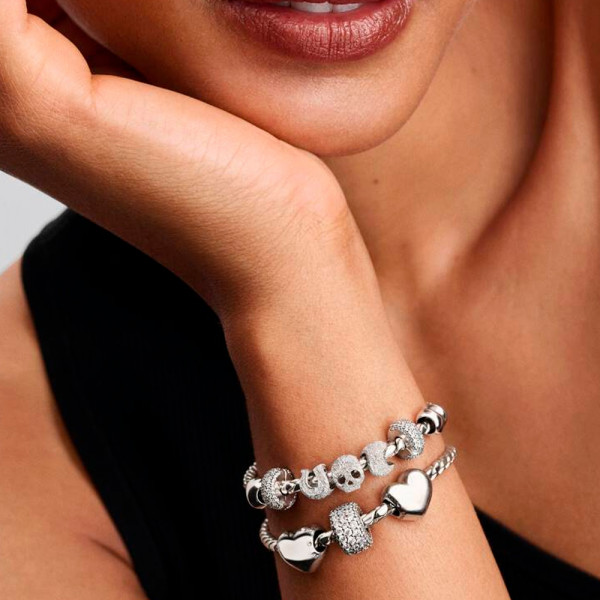 charm-mini-horseshoe-texture-794056c00