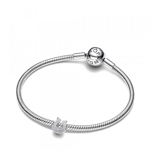 charm-mini-ferro-di-cavallo-texture-794056c00