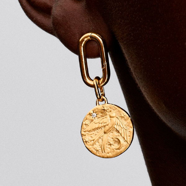 ciondolo-a-forma-di-medaglione-con-rondine