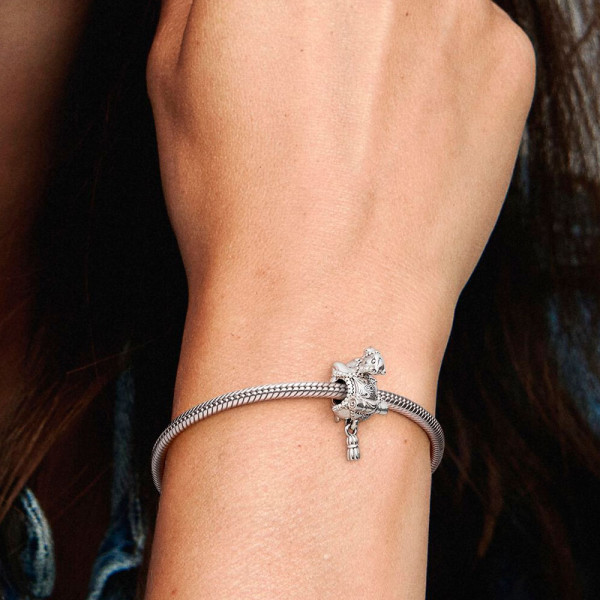 breloque-chameau-et-pompon-798927c00