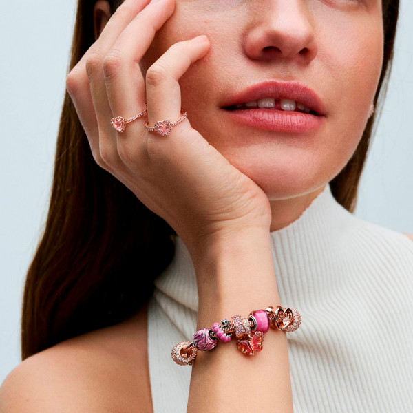 schmetterlingsanhanger-aus-rosa-und-gelbem-muranoglas-782698c01