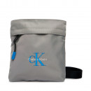 borsa-a-tracolla-piatta-in-nylon-con-logo-monogramma