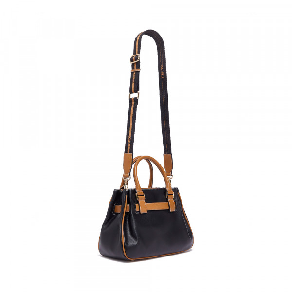 kleine-tasche-mit-schnalle