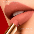 guerlain-kisskiss-bee-glow-matte-el-labial-mate-con-miel-que-desafia-la-transferencia