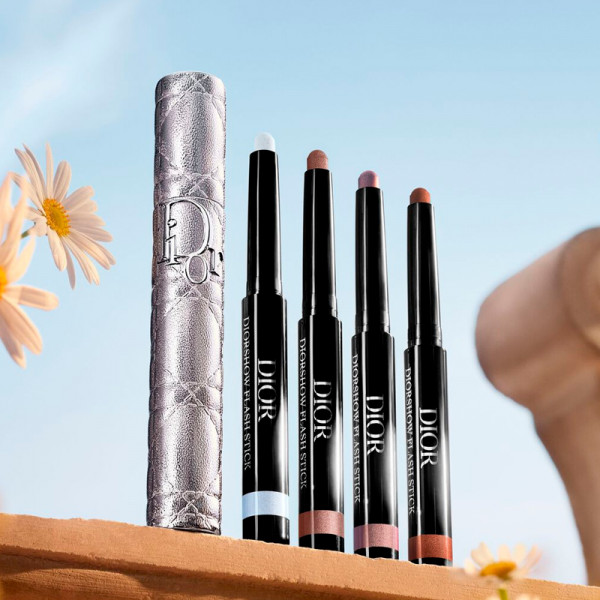 diorshow-flash-stick-ultra-blendable-eyeshadow-stick-wodoodporny