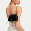 portefeuille-incurve-avec-bandouliere-chaine