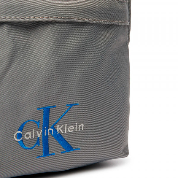 bold-reporter-crossbody-bag