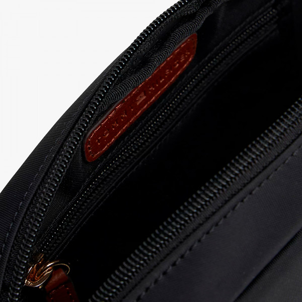bolsa-transversal-com-monograma-th