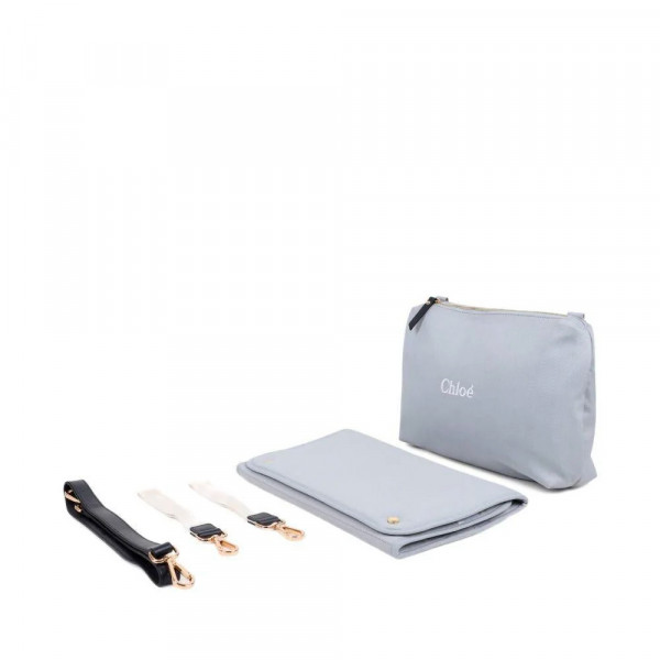 wickeltasche-mit-gesticktem-logo