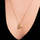 collar-corazon-forma-organica-con-gemas-engastadas-364669c01