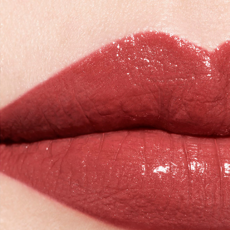 rouge-coco-langdurige-satijnen-lippenstift-hydraterende-en-gladmakende-behandeling