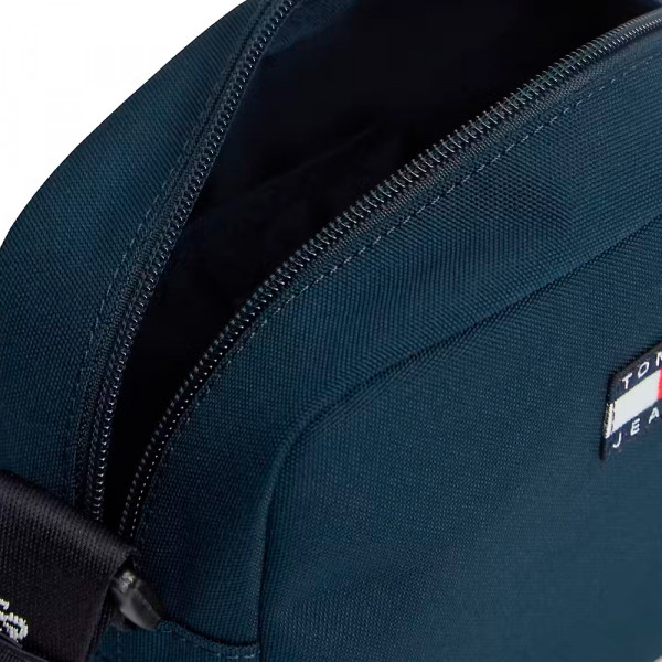 essentials-daily-crossover-bag