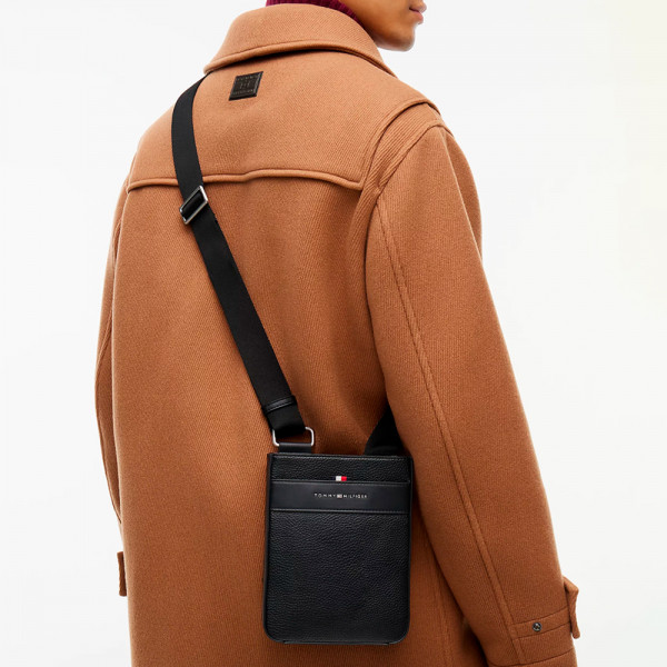 sac-messager-texture-avec-logo-metallique