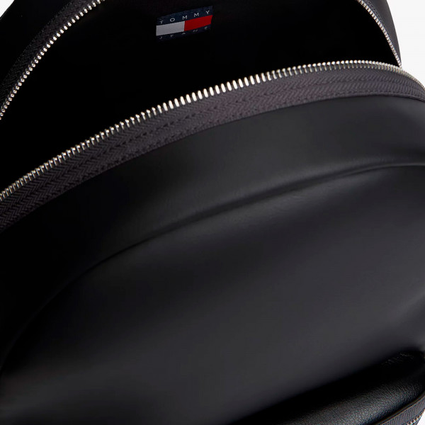 mochila-con-logo