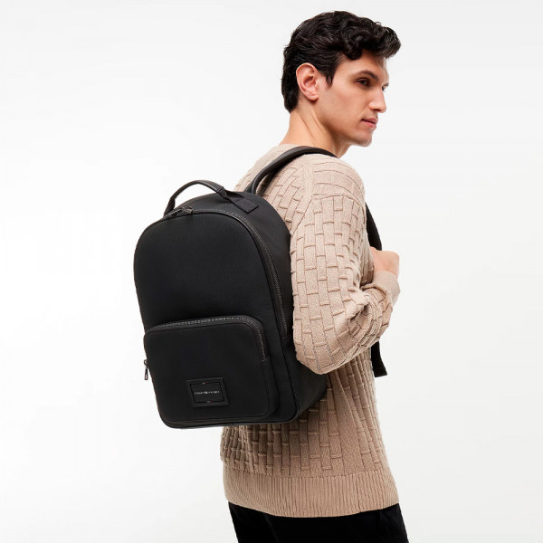 mochila-com-etiqueta-de-logotipo