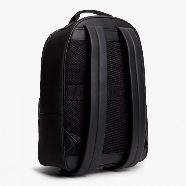 mochila-com-etiqueta-de-logotipo