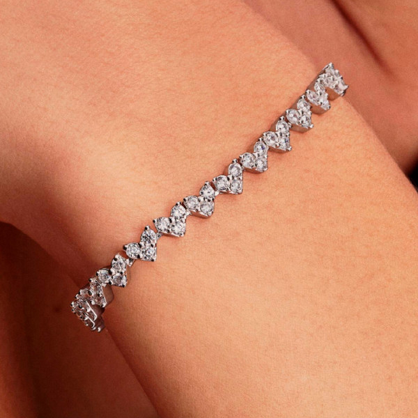 bracciale-con-triplo-cuore-e-pietre-preziose-594390c01