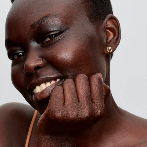 boucles-d-oreilles-puces-rondes-de-forme-organique-serties-de-perles-de-culture-d-eau-douce-et-pavees-264662c01