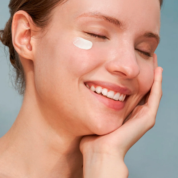 creme-solaire-minerale-hydratante-spf50-creme-solaire-pour-le-visage