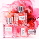 miss-dior-parfum-roller-pearl-blomsteragtige-frugtagtige-og-traeagtige-noter