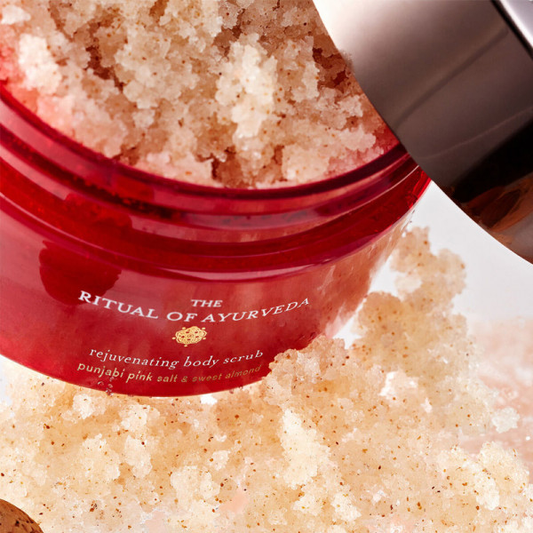 The Ritual Of Ayurveda Body Scrub Exfoliante Corporal de Sal