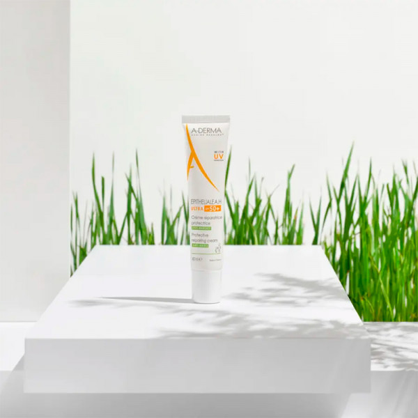 epitheliale-ah-ultra-spf50-crema-reparadora-y-protectora-anti-marcas